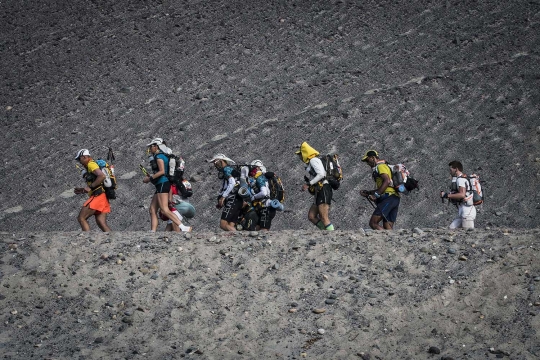 Ganasnya maraton sejauh 250 km lintasi Gurun Ica