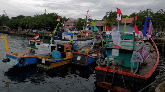 Nelayan hias perahu untuk meriahkan Sail Sabang 2017