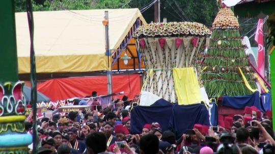 Keseruan warga Yogya berebut gunungan dalam Grebek Maulid Nabi