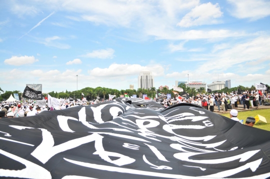 Jutaan umat muslim Reuni Akbar 212 di Monas