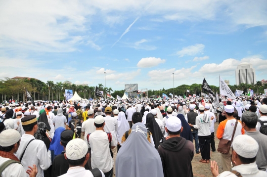 Jutaan umat muslim Reuni Akbar 212 di Monas