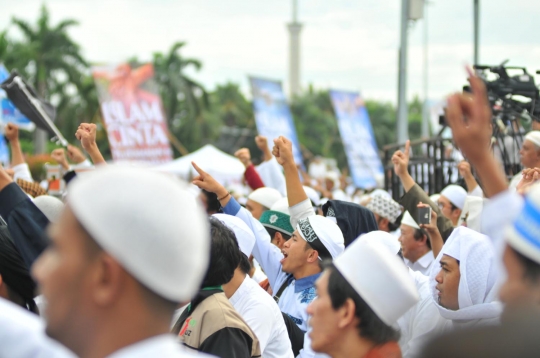 Jutaan umat muslim Reuni Akbar 212 di Monas