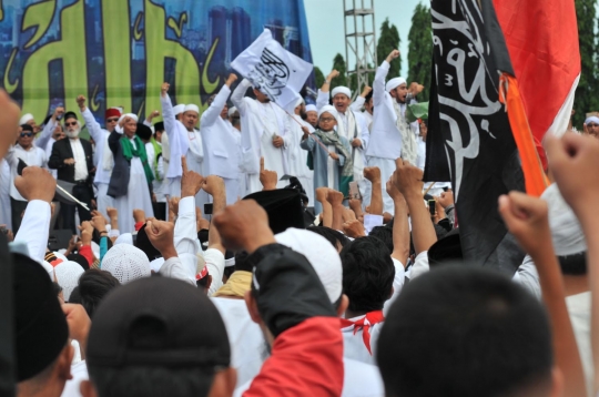 Jutaan umat muslim Reuni Akbar 212 di Monas