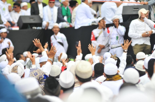 Jutaan umat muslim Reuni Akbar 212 di Monas