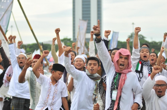 Jutaan umat muslim Reuni Akbar 212 di Monas