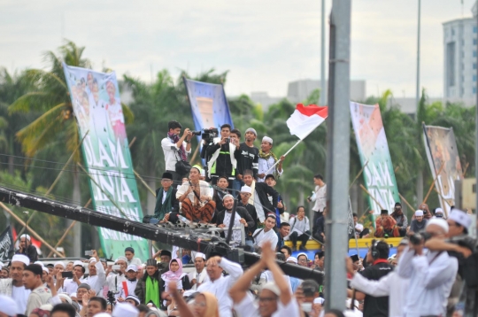 Jutaan umat muslim Reuni Akbar 212 di Monas