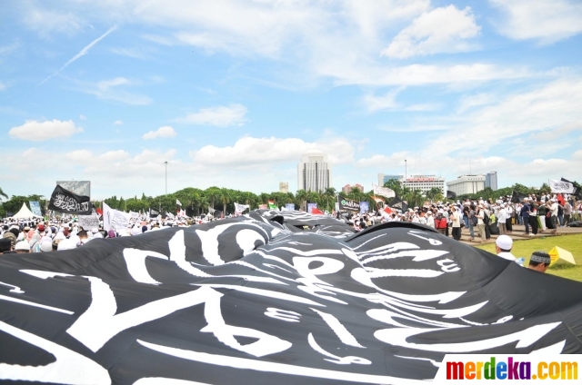 Foto : Jutaan umat muslim Reuni Akbar 212 di Monas 