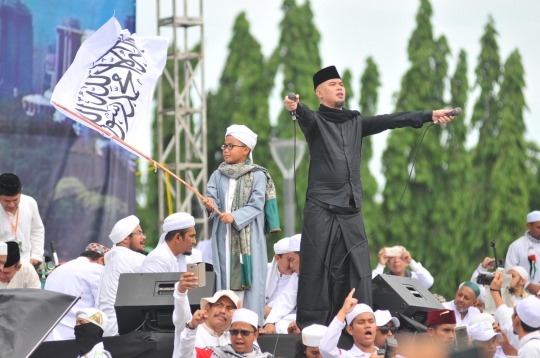 Aksi Ahmad Dhani manggung di Reuni Akbar 212