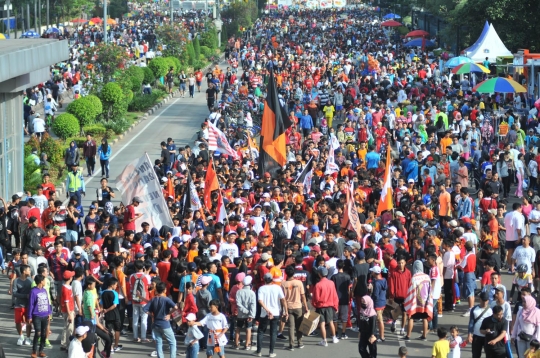 Pawai The Jakmania meriahkan Car Free Day di Bundaran HI