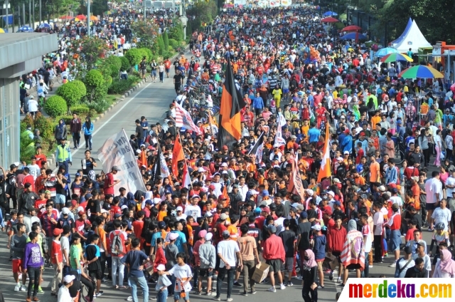 Foto : Pawai The Jakmania meriahkan Car Free Day di 