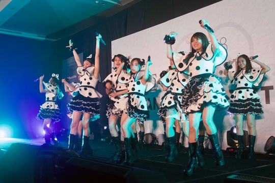 Cantiknya seragam baru JKT48 dengan batik saat handshake event Believe