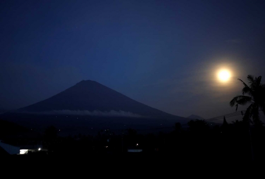Penampakan supermoon paling terang yang menakjubkan