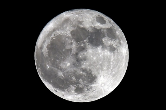Penampakan supermoon paling terang yang menakjubkan