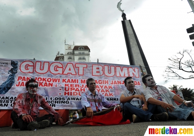 Foto : Aksi 'zombie' korban PHK Pertamina tuntut keadilan 