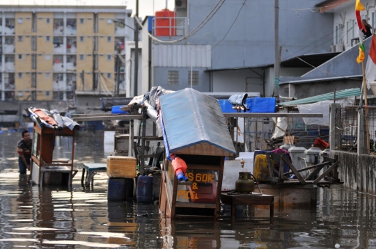 Banjir rob lumpuhkan Muara Baru