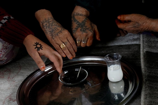 Cara unik perempuan Turki pikat lelaki dengan tato dari ASI