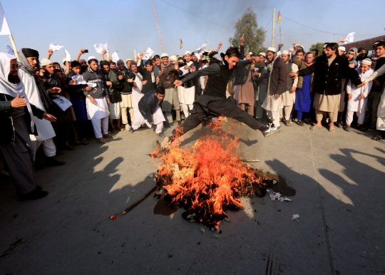 Warga Afghanistan bakar 'Trump' di Jalalabad