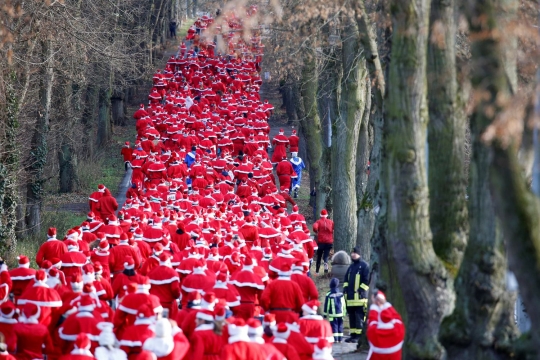 Ribuan Santa Claus sesaki jalanan Jerman