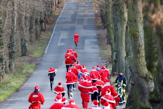 Ribuan Santa Claus sesaki jalanan Jerman