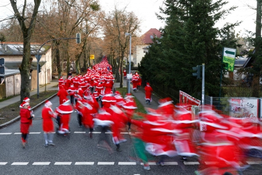 Ribuan Santa Claus sesaki jalanan Jerman