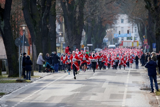 Ribuan Santa Claus sesaki jalanan Jerman