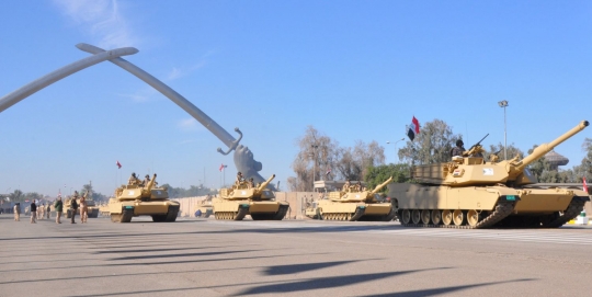 Sangarnya Irak pamer alutsista canggih dalam parade militer di Zona Hijau