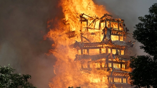 Kuil Budha dari abad ke-16 di China ludes terbakar