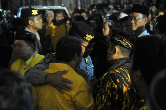 Organisasi sayap Golkar geruduk gedung rapat pleno tuntut Munaslub segera digelar