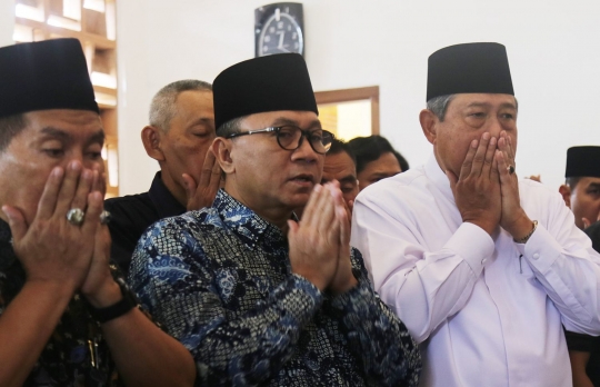 SBY dan AHY melayat jenazah AM Fatwa