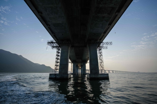 Melihat proyek jembatan laut terpanjang dunia di Hong Kong