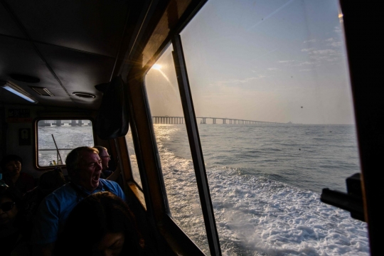 Melihat proyek jembatan laut terpanjang dunia di Hong Kong