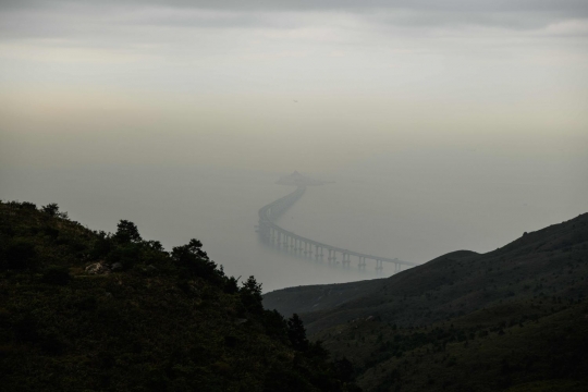 Melihat proyek jembatan laut terpanjang dunia di Hong Kong