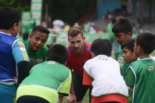 Antusiasme anak-anak SD Jakarta ikuti Milo Football Clinic Day