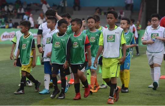 Antusiasme anak-anak SD Jakarta ikuti Milo Football Clinic Day