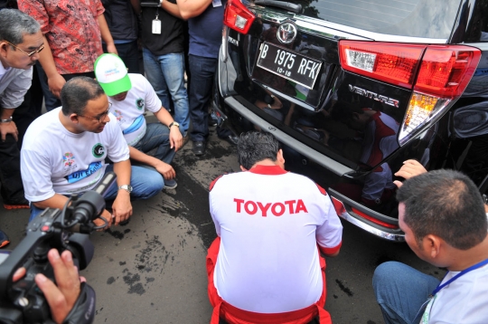 Anies Baswedan buka uji emisi gratis di Bundaran Ondel-Ondel