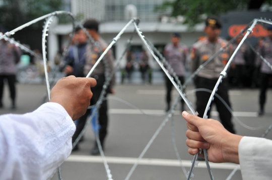 Lautan massa Aksi Bela Palestina padati Monas dan Kedubes AS