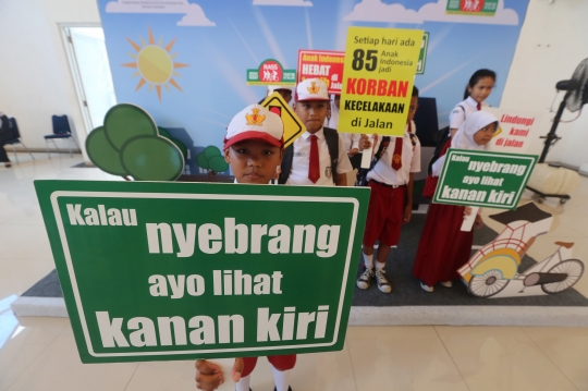 Antusiasme murid SD ikut sosialisasi tertib berlalu lintas