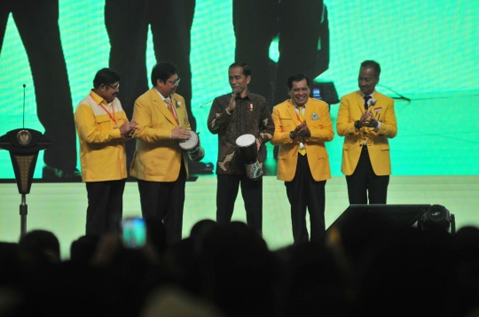 Presiden Jokowi dan Airlangga Hartarto saat buka Munaslub Golkar