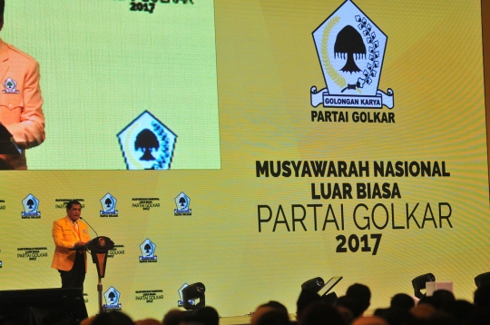 Presiden Jokowi dan Airlangga Hartarto saat buka Munaslub Golkar