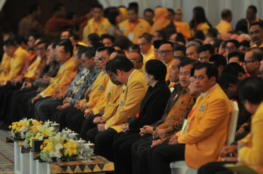 Presiden Jokowi dan Airlangga Hartarto saat buka Munaslub Golkar