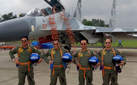 Kompaknya Panglima TNI dan Kapolri terbang bareng dengan Sukhoi