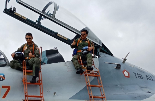 Kompaknya Panglima TNI dan Kapolri terbang bareng dengan Sukhoi