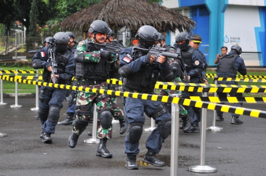 Aksi Panglima TNI latihan bareng pasukan Denjaka