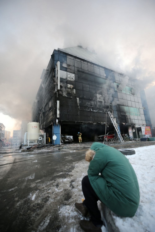 Gedung 8 lantai hangus terbakar, 28 tewas di Korsel