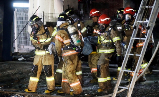 Gedung 8 lantai hangus terbakar, 28 tewas di Korsel