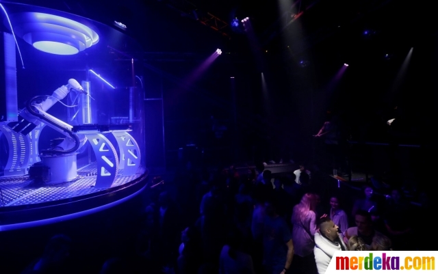 Foto : Ketika robot gantikan posisi manusia jadi DJ di 