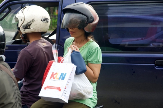 Peringati Hari Ibu, KLN bagikan 250 mawar di Taman Menteng