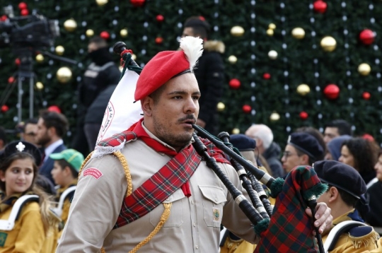 Melihat parade perayaan Natal di Palestina