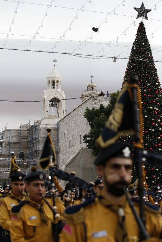 Melihat parade perayaan Natal di Palestina