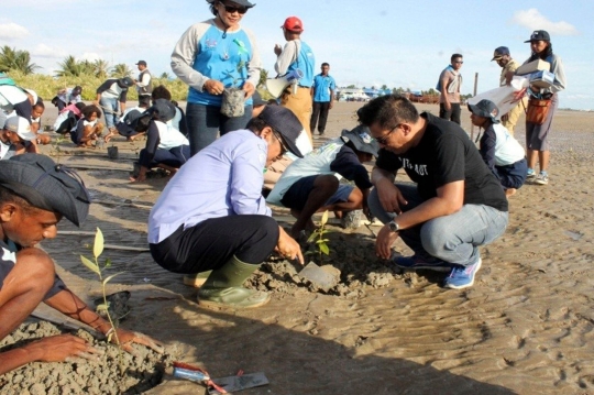 Melihat serunya aktivitas Sekolah Pantai di Tanah Air